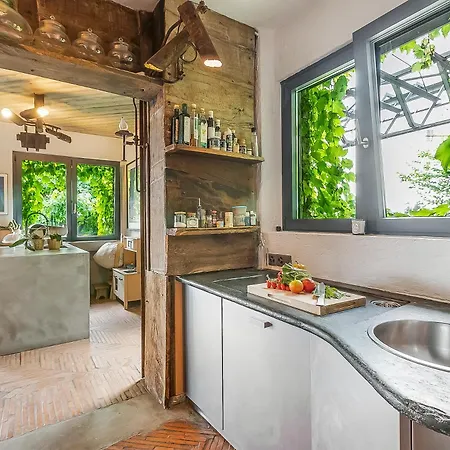 Skyline - Pool - Lakeview - Privacy - Happy *