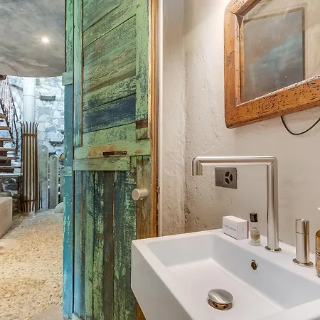 Skyline - Pool - Lakeview - Privacy - Happy Apartment