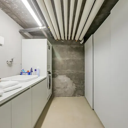 Skyline - Pool - Lakeview - Privacy - Happy Apartment