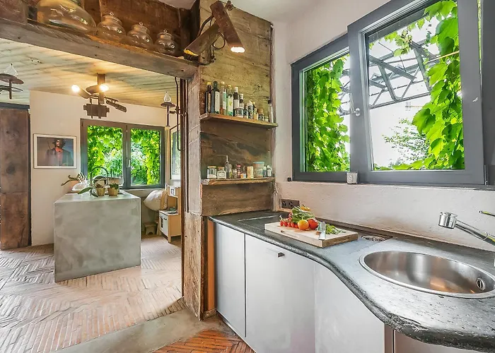 Skyline - Pool - Lakeview - Privacy - Happy *