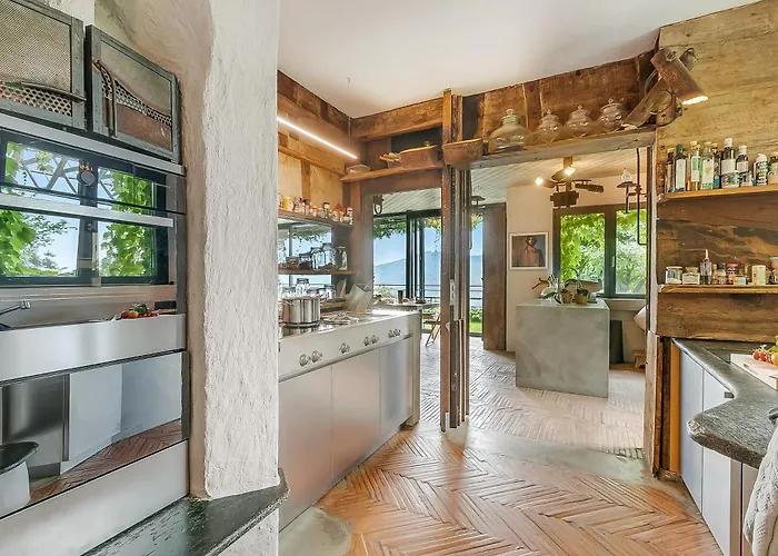 Skyline - Pool - Lakeview - Privacy - Happy *