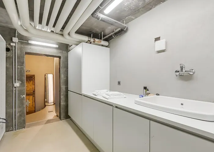 Skyline - Pool - Lakeview - Privacy - Happy