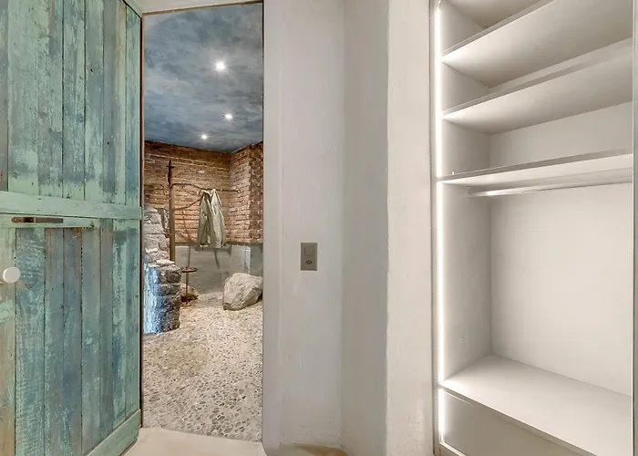 Skyline - Pool - Lakeview - Privacy - Happy *