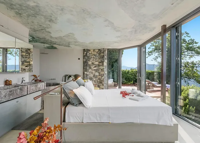 Skyline - Pool - Lakeview - Privacy - Happy *