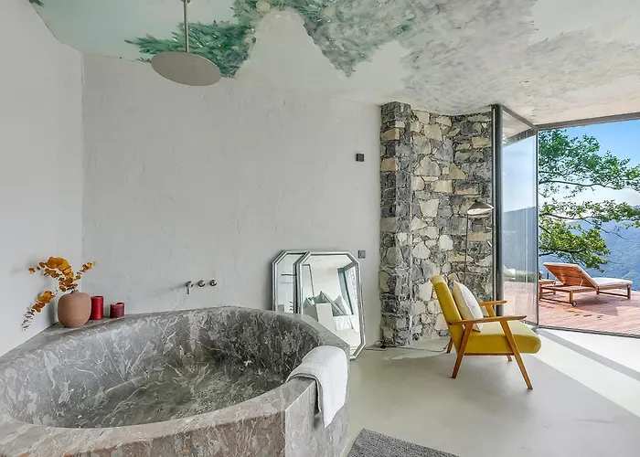 Skyline - Pool - Lakeview - Privacy - Happy