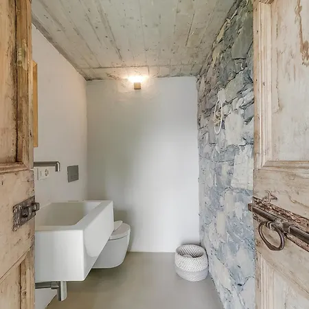 Апартаменти Skyline - Pool - Lakeview - Privacy - Happy